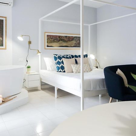 Glamorous Flat With Jacuzzi, King Size Bed And Small Balcony ペルージャ エクステリア 写真