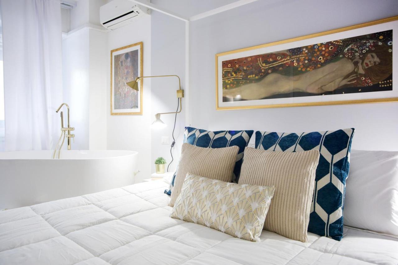 Glamorous Flat With Jacuzzi, King Size Bed And Small Balcony ペルージャ エクステリア 写真