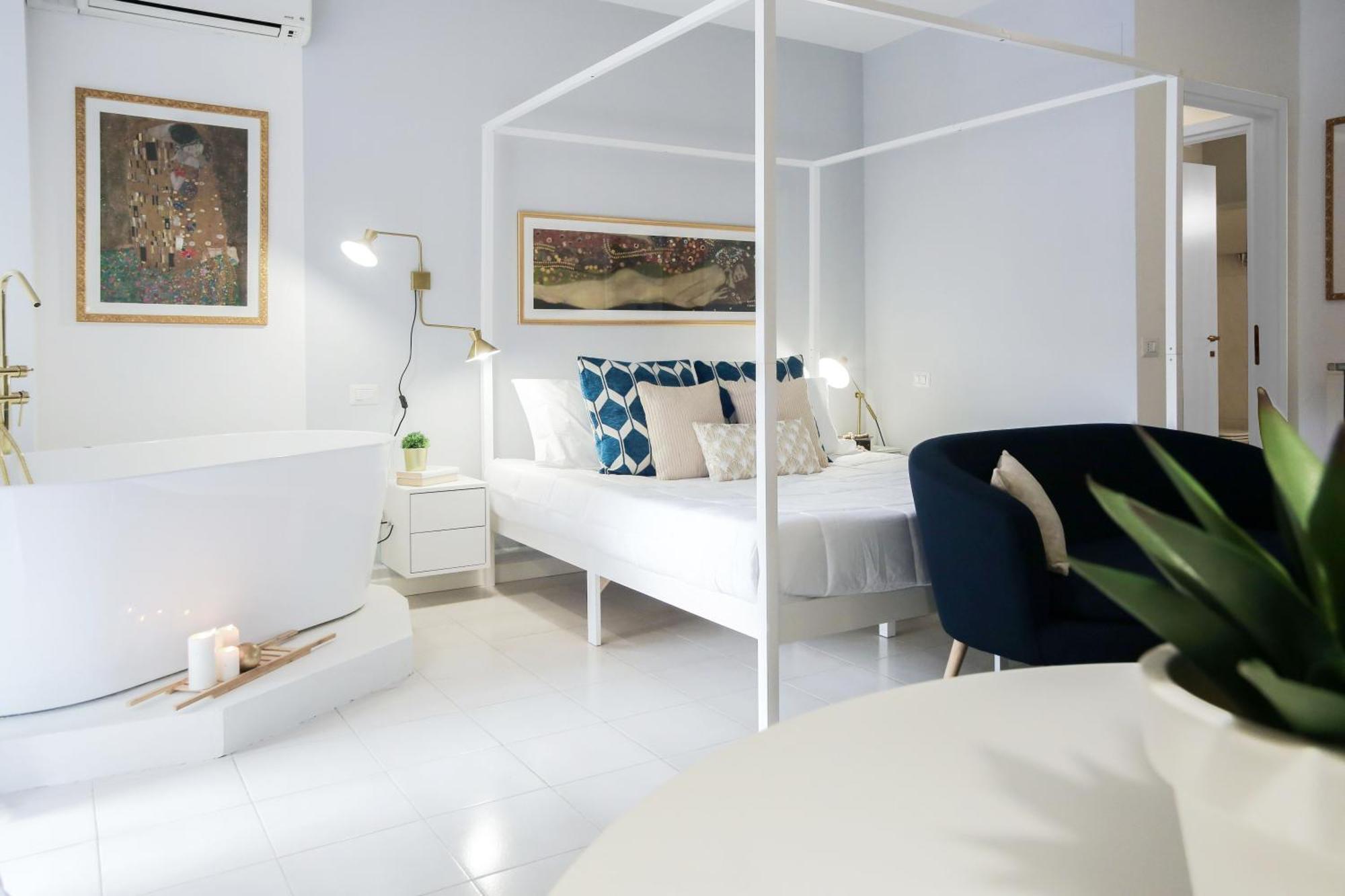 Glamorous Flat With Jacuzzi, King Size Bed And Small Balcony ペルージャ エクステリア 写真